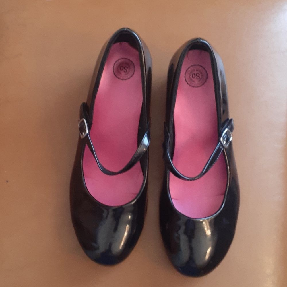 So   gril shoes  black size 5